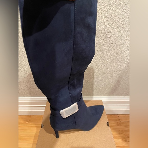 Blue suede knee high heeled boots - NWT - Picture 2 of 2